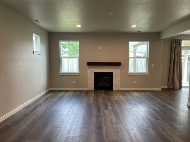 Building Photo - 1131 Rutherford Dr