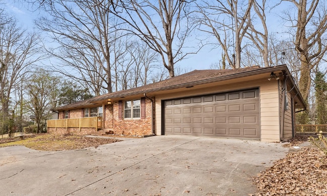 Building Photo - 388 Tall Oaks Dr NE