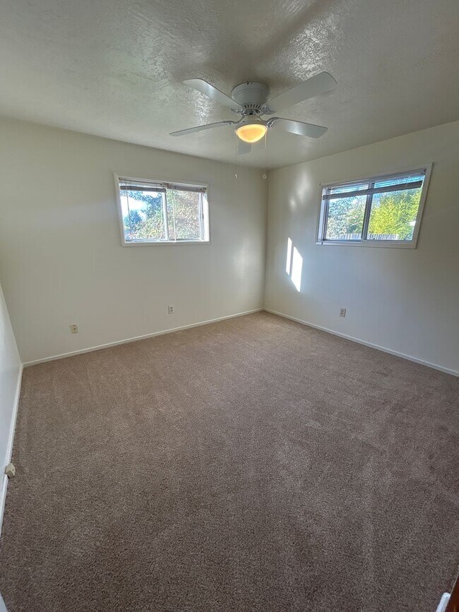 Building Photo - 3 Bedroom 1 Bath House Country Feel with City Access!