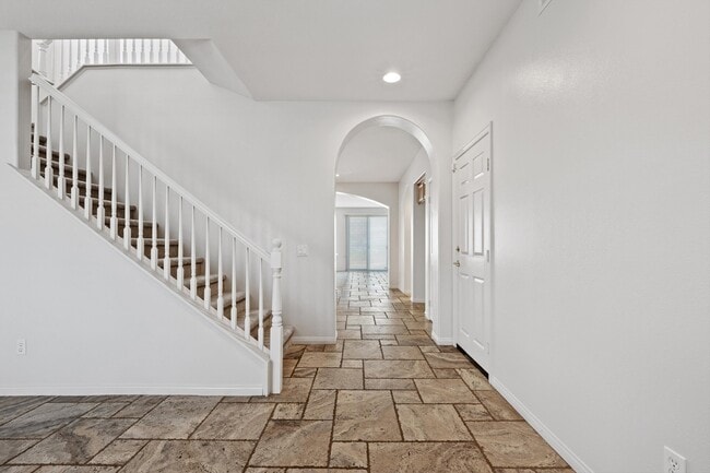 Building Photo - 84126 Canzone Dr