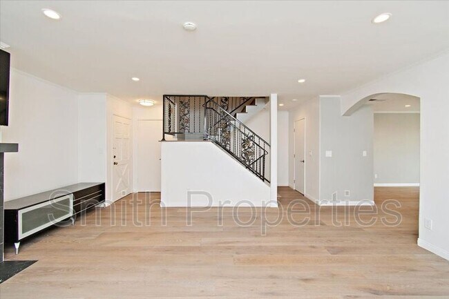 Building Photo - 122 S Guadalupe Ave