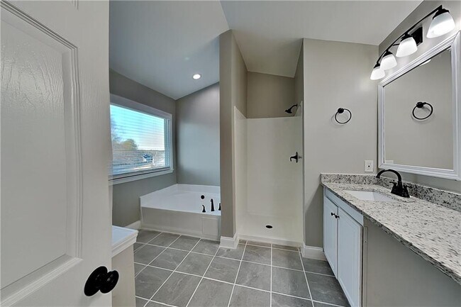 Building Photo - 2101 Chatou Pl