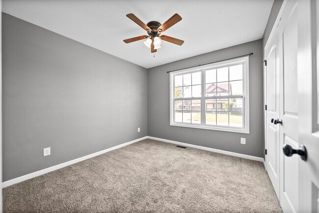 Building Photo - Pet Friendly Three Bedroom!
