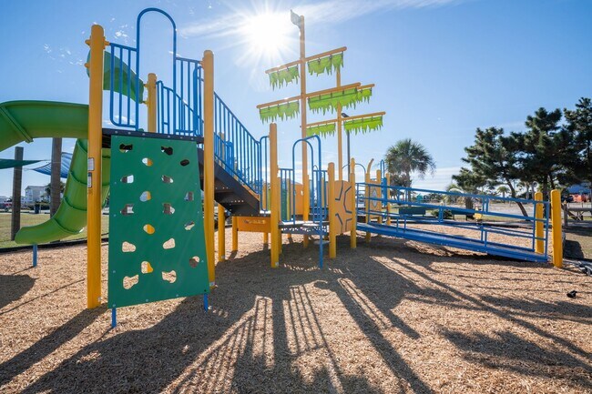 Building Photo - 4502 E Oak Island Dr