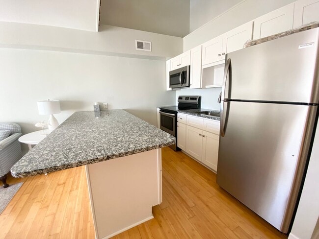 Building Photo - OCEAN VIEW OF THE SUNRISE AND SUNSET!!!