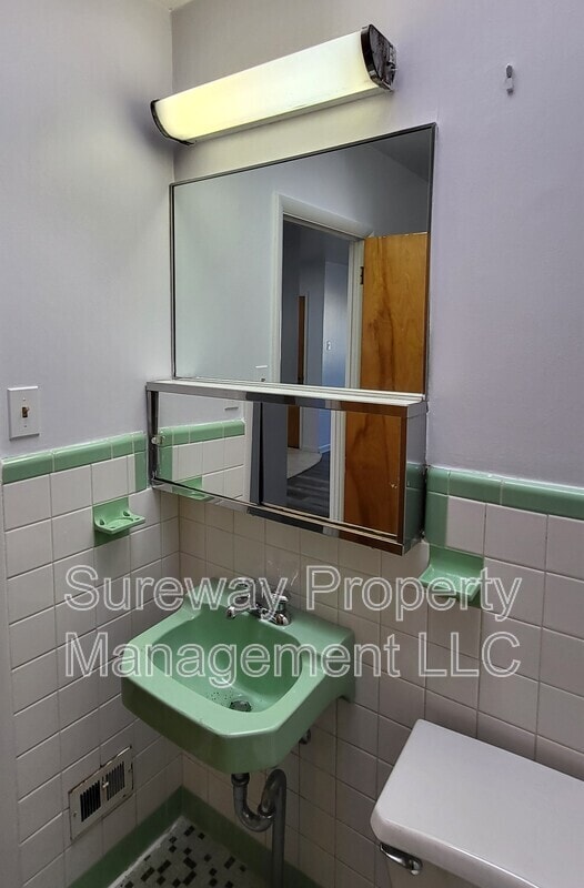 Building Photo - 358 Beverly Blvd
