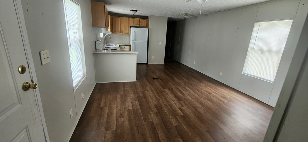 Building Photo - 120 Pecan St