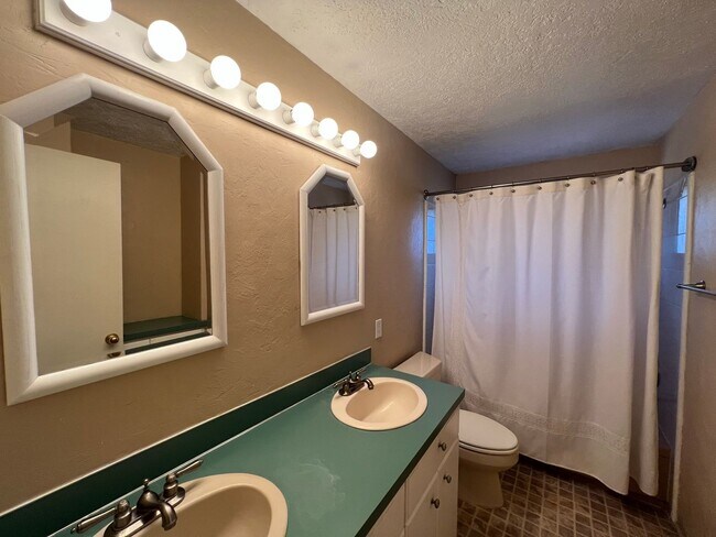 Building Photo - Hayden Bridge Four Bedroom