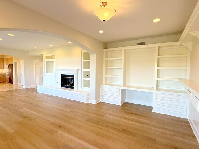 Building Photo - Former Model Home in Desirable Bridges Com...