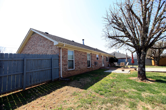 Building Photo - 3  bed, 2 bath home in Smyrna