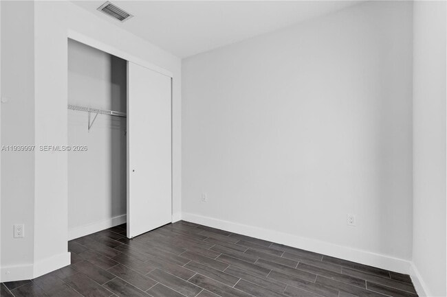 Building Photo - 6410 NW 105th Pl