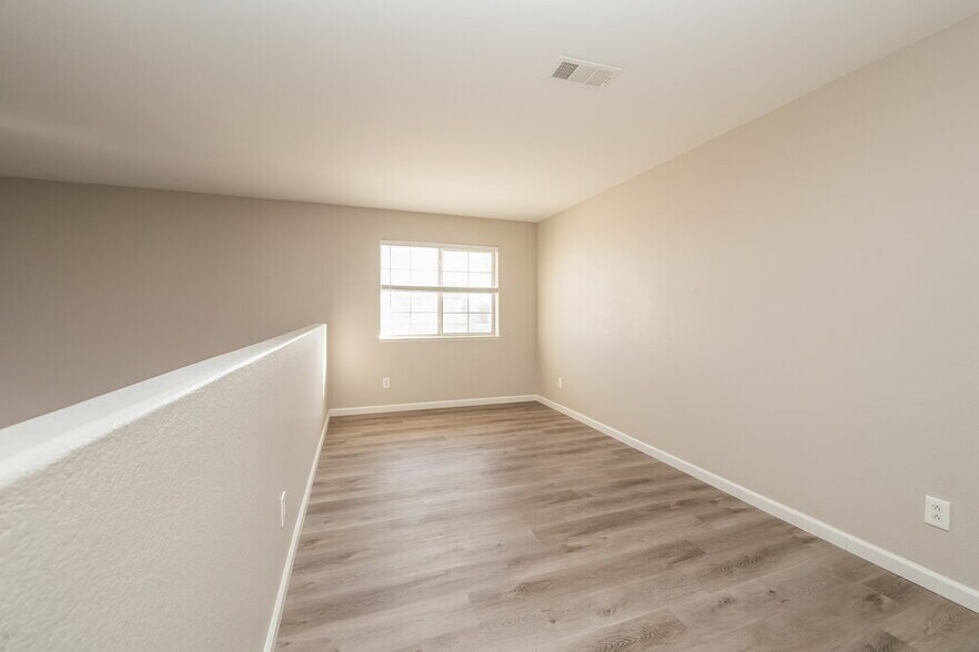 Building Photo - 6101 Bardstown Dr