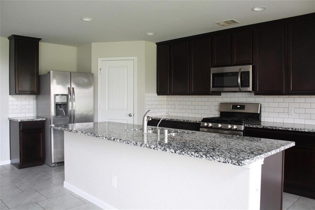 Building Photo - 18319 Pin Oak Lake Dr
