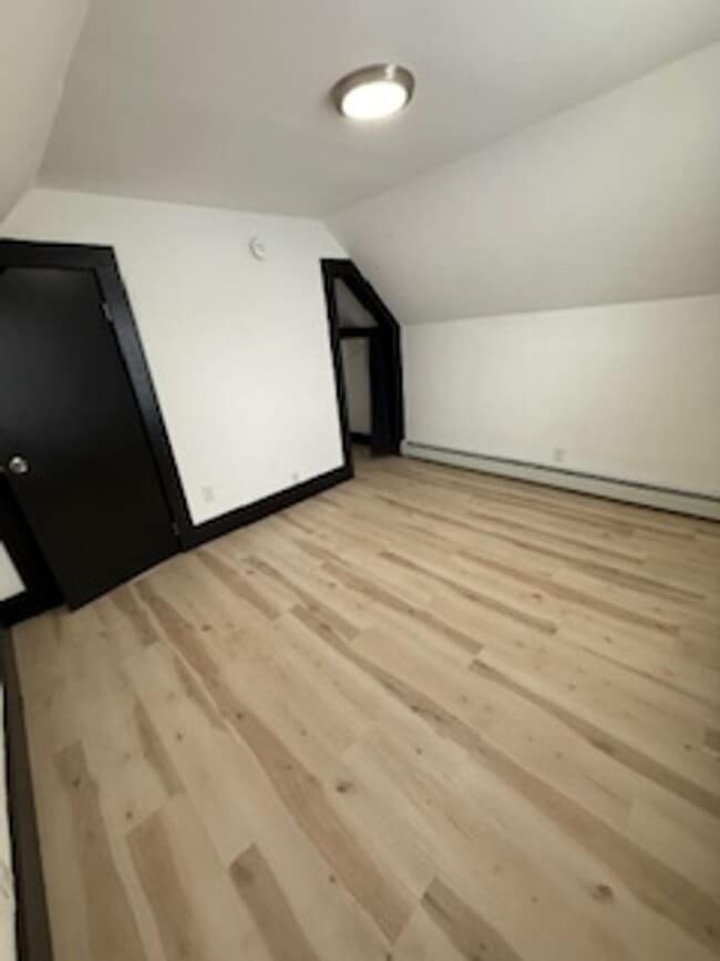 Building Photo - 18-20 Pierce St