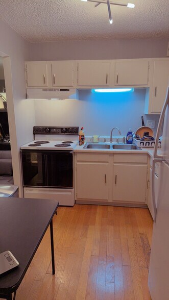 Building Photo - 9098 W Terrace Dr
