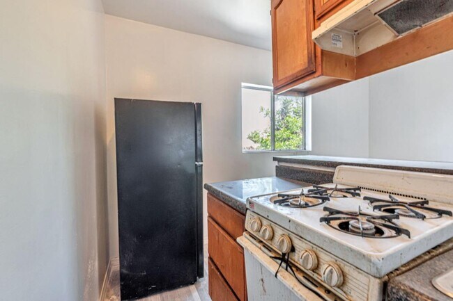Building Photo - 847 W 43rd St