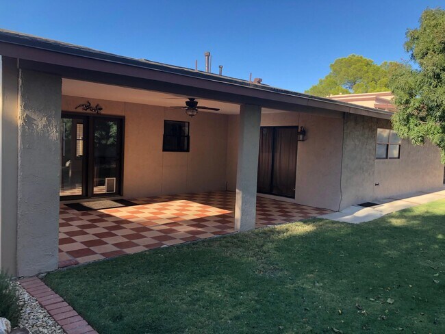 Building Photo - 230 Stern Dr