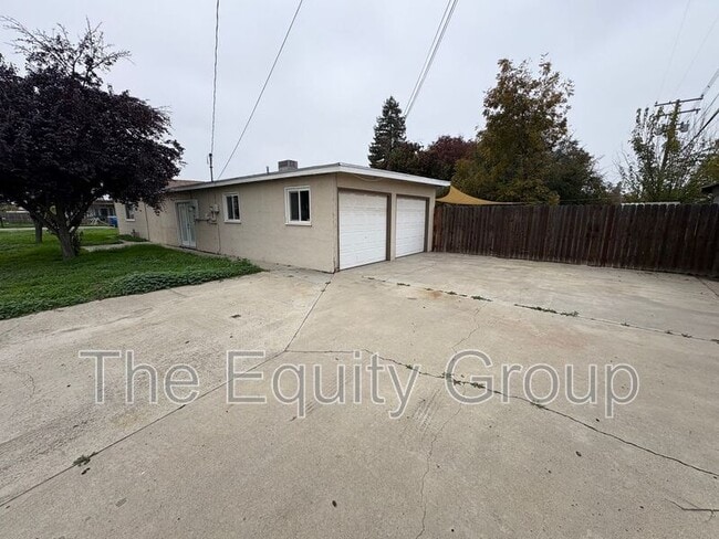 Building Photo - 600 N Dickran Dr