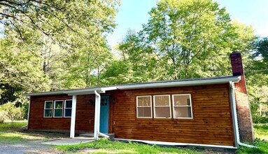 Building Photo - Serene & Spacious Fully renovated 1 BR ( 2...