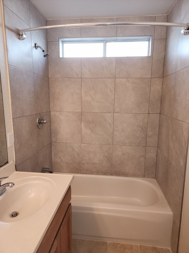 Building Photo - Salida 3 bedroom 2 bathroom