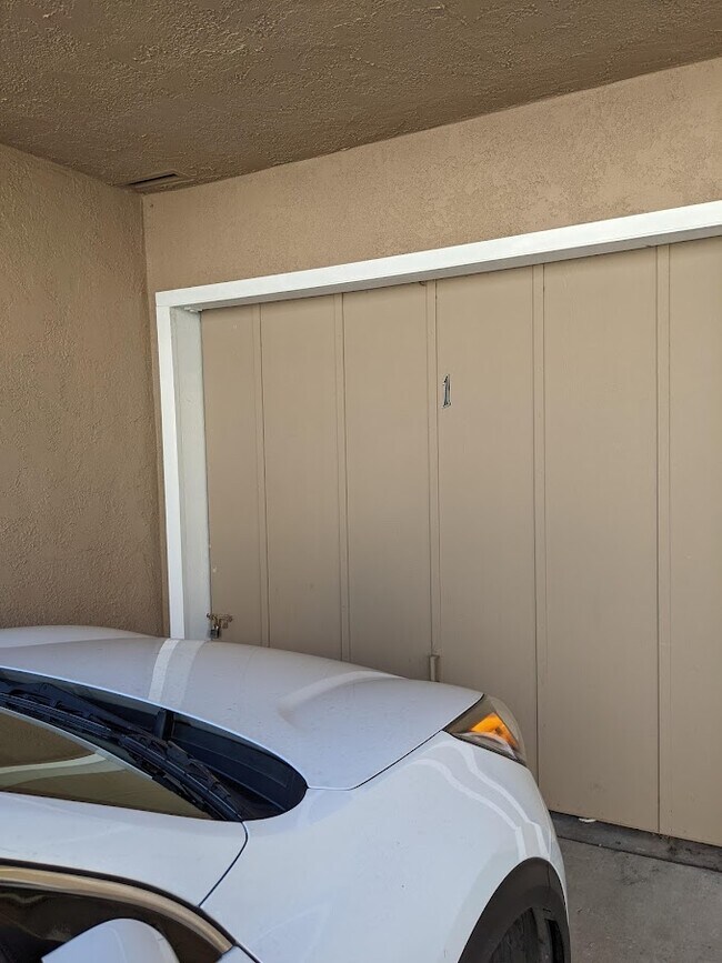 Building Photo - 16881 Hoskins Ln