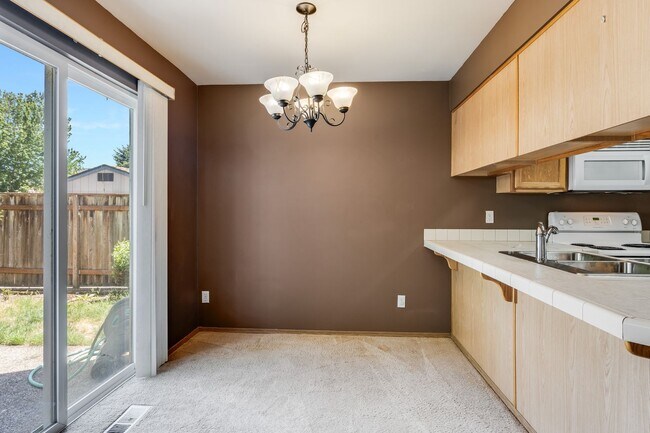 Building Photo - 15979 SW Roth Dr