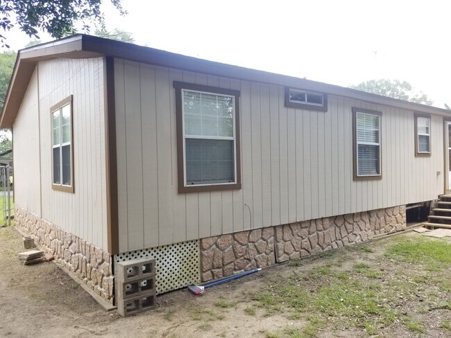 Building Photo - 204 Romero St