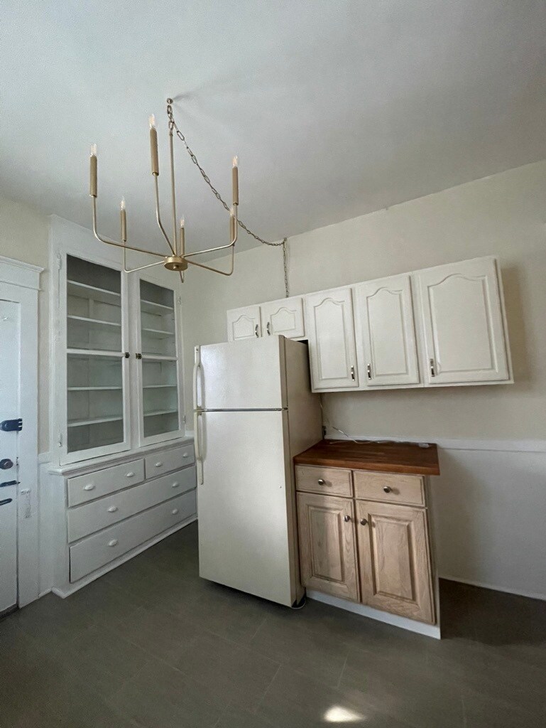 Building Photo - 890 Lancaster St