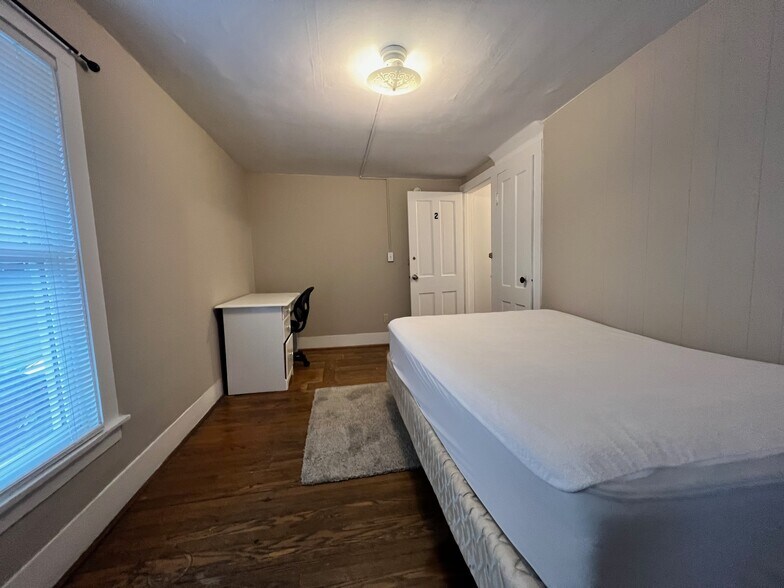 Building Photo - 408 Hillview Pl