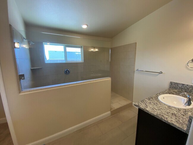 Building Photo - Immaculate like New Home in the gated Windmills at Tule Heights!
