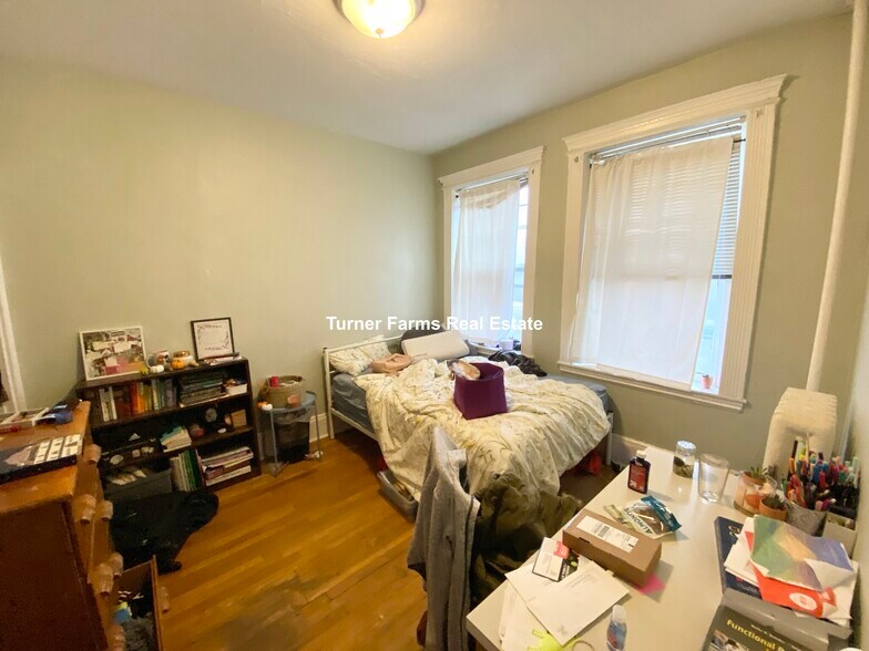 Building Photo - 456 Park Dr