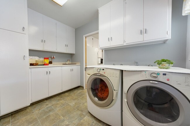 Building Photo - Lovely 3 bedroom Home!