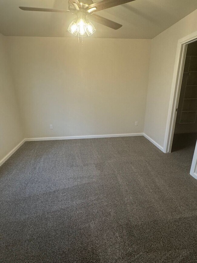 Building Photo - New construction duplex in Newcastle 3 bedroom with game room