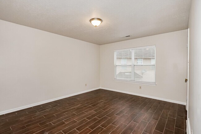 Building Photo - 7897 Bentwood Cir