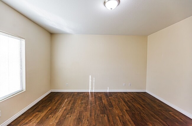 Building Photo - 1 Story home with 3 Bedrooms