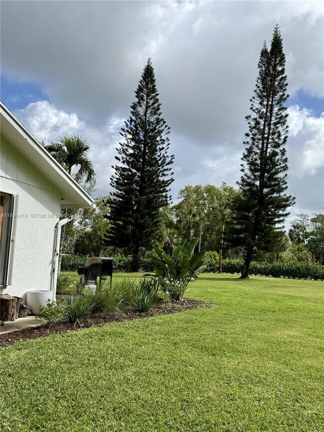 Building Photo - 625 Whippoorwill Terrace