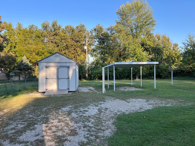 Building Photo - 1936 N Kansas Ave