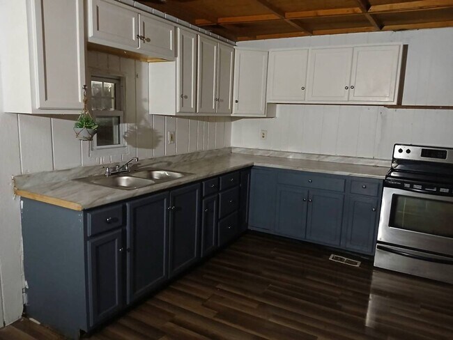 Building Photo - Spacious & Affordable Home In Lima!