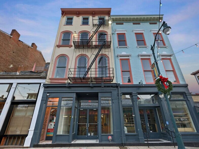 Building Photo - 111 W Elder St