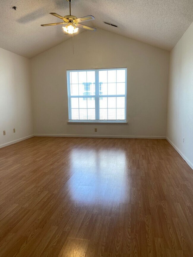 Building Photo - Condominium in FoxPointe