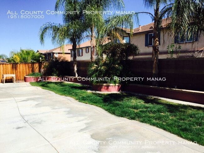 Building Photo - 40298 Hannah Way