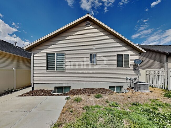 Building Photo - 1604 Shadow Dr