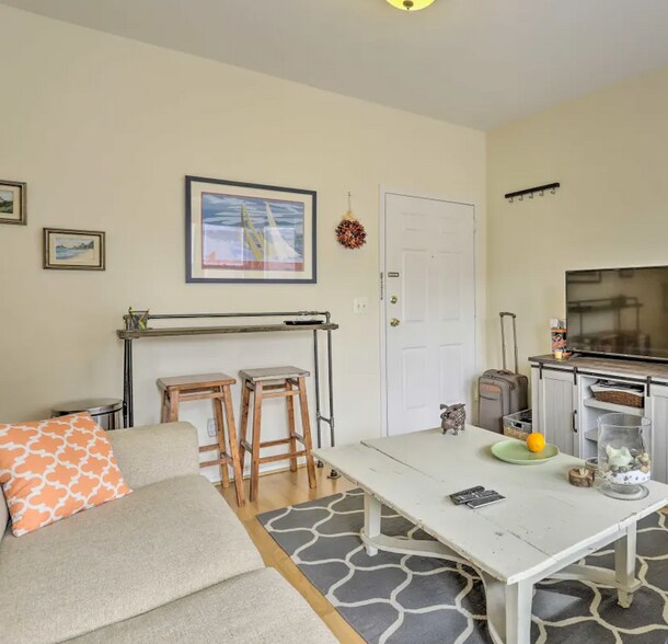 Building Photo - 101 Willow Ave