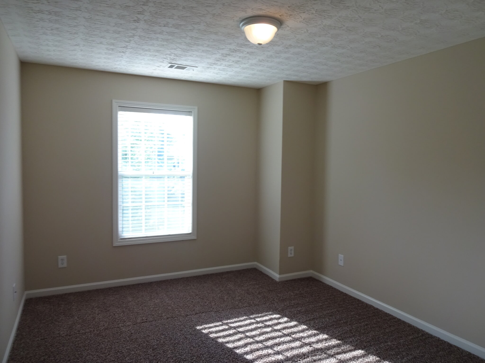 Building Photo - 1302 River Club Dr NE