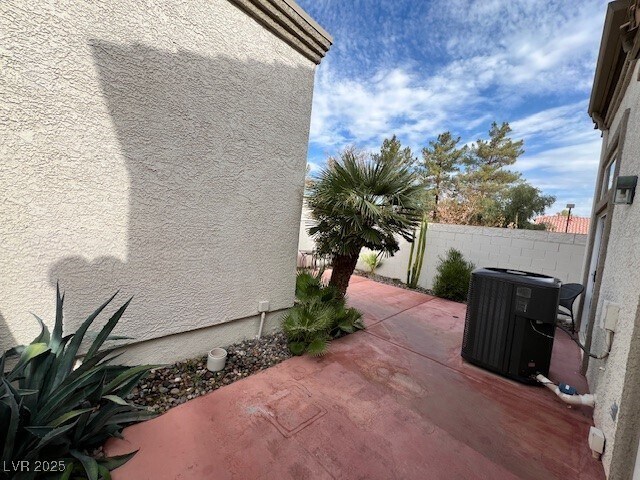 Building Photo - 380 Seine Way