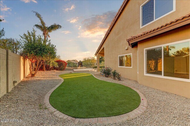 Building Photo - 13045 E Shangri La Rd