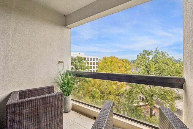 Building Photo - 49 Briar Hollow Ln