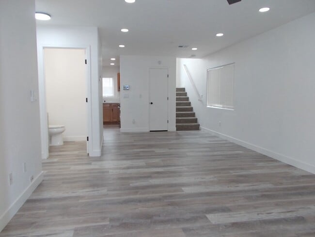 Building Photo - Spacious 3-Bed, 2.5-Bath in Las Vegas!
