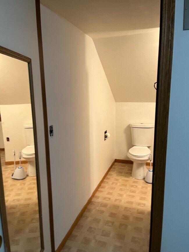 Building Photo - 215 Tyler Ave