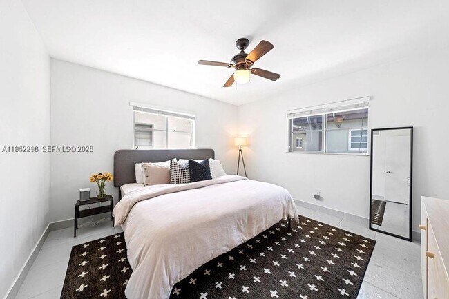 Building Photo - 1050 7th St